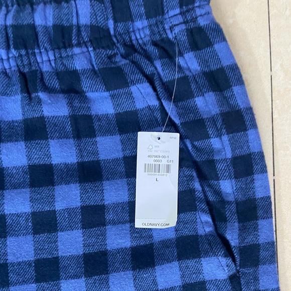 Old Navy Women’s Pre-Winter Lower in Checks - Picture 3 of 4